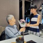 Rose Yu Instagram - 喬喬的奶奶生日，帶她去吃了最近我們很喜歡的火鍋店之外，還準備了蛋糕跟花束，祝奶奶生日快樂 🎂