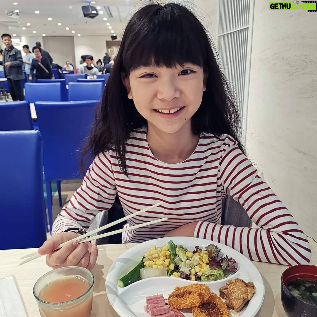 Rose Yu - 5.1K Likes - 【像日本人遊沖繩,發現不一樣的沖繩🎉】這次我們的住宿飯店是 LOISIR HOTEL NAHA,完全是跟日本旅客住在一起(每天早餐幾乎都只有我們一組外國客人🙈)。這間飯店距離機場🛫僅7分鐘車程,超方便,且還擁有沖繩少見的天然溫泉,以及室內、室外兩大游泳池🏊 ,可供住房旅客免費使用,另外更附設4大特色餐廳與酒吧🍷 ,供旅客享受沖繩特色美味。早餐更是優秀到不得了,每天都提供超過100道餐點可以供享受!
#KKday #LoisirHotelNaha #Beokinawa #visitokinawa
LOISIR HOTEL NAHA 官網:https://partner.kkday.me/LoisirHotelNaha
@kkdaytw