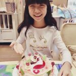 Rose Yu Instagram - 下個週末就是母親節囉！喬喬說父兼母職的喬爸我也有一個冰淇淋母親節蛋糕 😍🤣🥳，茉莉花覆盆子石榴 香草的口味真的有驚豔到，直接就在店裡嗑掉這個蛋糕 😋