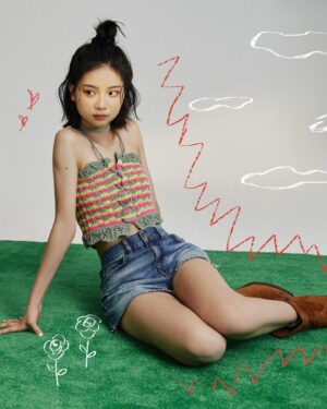 Rose Yu Instagram - .
思考未來大學的事情一陣子了
想去的 想做的 真的有很多
但唯一最確定就是

我想要當個演員♥️

導演 前輩演員們及公司都跟我聊過很多
總結其中條件之一
「演員就是在每個角色中
駕馭不同的人生與面向」

就像這次是第一次正式的拍照😘
在哥哥姐姐們的引導下
我漸漸沒那麼害羞 
也慢慢伸展自己的肢體
雖然離完全適應還有一段距離
但我會持續努力練習的💪🏻
希望你們喜歡🥰

Fashion /MAX&CO  @maxandco #maxandco 
Talent 于卉喬 @ciaociaorose 
Photographer/ Robert @robert0522___ 
Photographer assistant/Cassyyen Lin @cassyyen.lin 
Makeup artist/Yu Wei @yuweimakeup0130 
Hair artist/ Yen Chang
@hsinnnyennn 
Stylist/ Yvette Chen @yvette_fungi @_casa_blanc 
Film Studio / Hares Creation @hares.creation 
Reels Director / BOBO @bobobo_97 
Video Director / Athena @qq.ism 
Video Gaffer / Tim @timzhan1226 
Graphic Design / Queenie
@qni124 

#于卉喬 #ootd #16歲的我