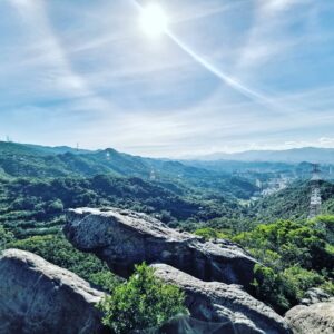 Rose Yu Instagram - 2020/07/18 台北，清晨五點起床，不到6點開始爬金面山步道，果然不會太熱。7點多抵達山峰看到日暈。18th Jul. '20 Halo in the morning in TPae city.

這是暑期健行登山計畫的第一步（氣喘吁吁😰