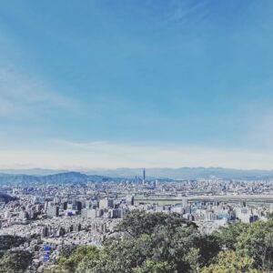 Rose Yu Instagram - 2020/07/18 台北，清晨五點起床，不到6點開始爬金面山步道，果然不會太熱。7點多抵達山峰看到日暈。18th Jul. '20 Halo in the morning in TPae city.

這是暑期健行登山計畫的第一步（氣喘吁吁😰