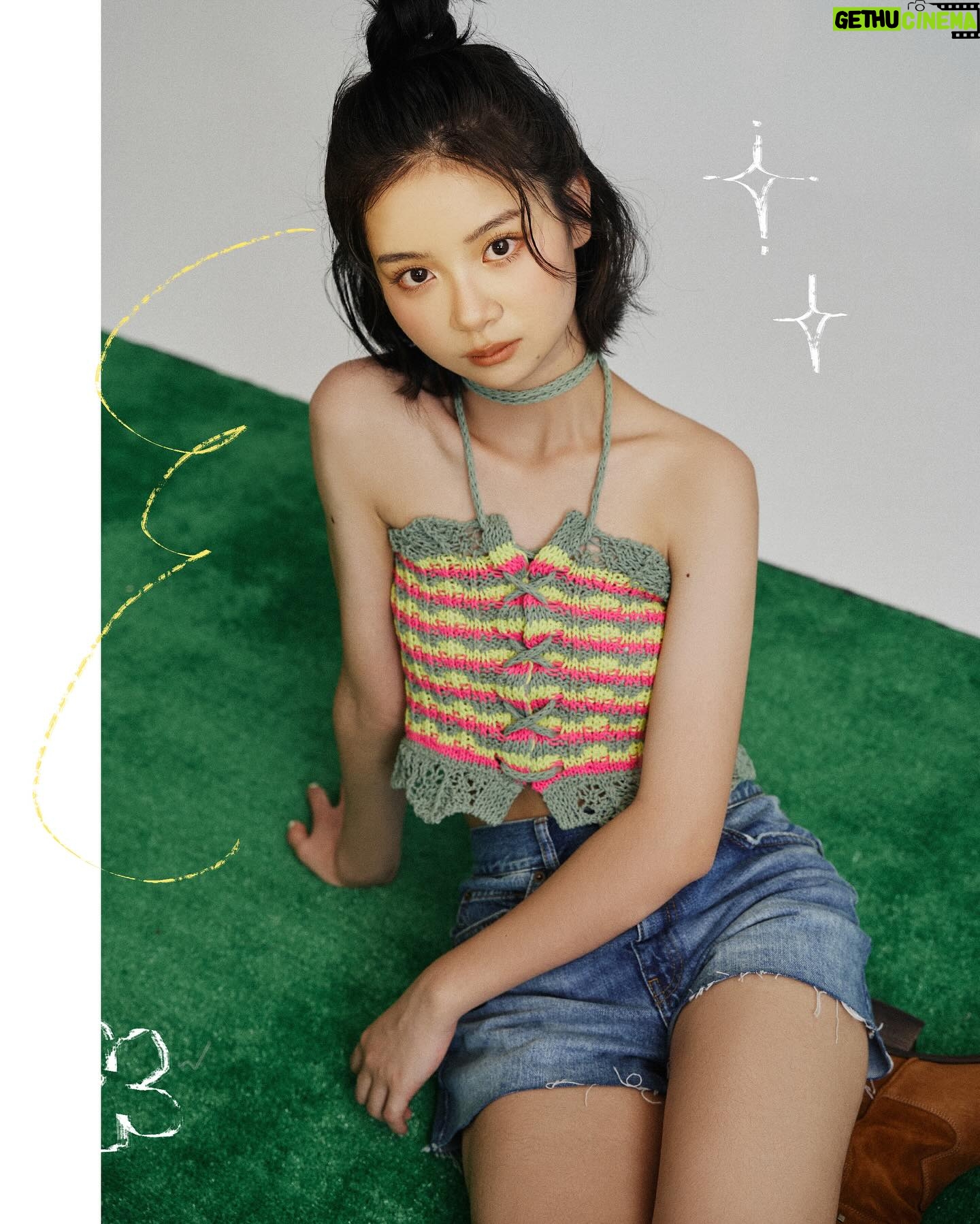 Rose Yu - 5.8K Likes - .
思考未來大學的事情一陣子了
想去的 想做的 真的有很多
但唯一最確定就是
我想要當個演員♥️
導演 前輩演員們及公司都跟我聊過很多
總結其中條件之一
「演員就是在每個角色中
駕馭不同的人生與面向」
就像這次是第一次正式的拍照😘
在哥哥姐姐們的引導下
我漸漸沒那麼害羞
也慢慢伸展自己的肢體
雖然離完全適應還有一段距離
但我會持續努力練習的💪🏻
希望你們喜歡🥰
Fashion /MAX&CO @maxandco #maxandco
Talent 于卉喬 @ciaociaorose
Photographer/ Robert @robert0522___
Photographer assistant/Cassyyen Lin @cassyyen.lin
Makeup artist/Yu Wei @yuweimakeup0130
Hair artist/ Yen Chang
@hsinnnyennn
Stylist/ Yvette Chen @yvette_fungi @_casa_blanc
Film Studio / Hares Creation @hares.creation
Reels Director / BOBO @bobobo_97
Video Director / Athena @qq.ism
Video Gaffer / Tim @timzhan1226
Graphic Design / Queenie
@qni124
#于卉喬 #ootd #16歲的我