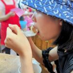 Rose Yu Instagram - 好久沒有來九份了😊 天氣真的很舒服，太陽不會太大又有一點點微風，一路上也吃到了好多好吃的小吃！！ 油蔥粿涼涼的吃真的超舒服的！ 福州丸的內餡也好好吃，但是燙到舌頭了😆