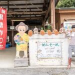 Rose Yu Instagram - 【像日本人遊沖繩，發現不一樣的沖繩🎉】大家都知道沖繩黑糖很有名，有獨特的芳香跟甜味，很多台灣遊客都會去買黑糖伴手禮🎁帶回台灣。我們直接更深度，乾脆在沖繩自己採收甘蔗自己做黑糖帶回台灣！由種甘蔗製作黑糖的廠家直接帶領教學，所有的細節也都說明示範得很仔細，最後還邊做黑糖邊唱沖繩民謠🎶，超棒！ 除了做黑糖，我們還參加了料理課程，從廚師老師帶著我們逛傳統市場介紹當地人特殊的食材直接購買當令新鮮食材🐟🐖🦐開始（這段超有趣，我們一直在驚訝沖繩人居然吃這個、市場有賣那個... 之類的），然後帶著時才回到教室開始一步一步地教導製作沖繩人們會在家做的在地菜色料理🍜，當天還有來日本旅遊的印度廚師也報名餐我們一起做菜🍲，真的很有趣。#KKday #tasteofokinawa #Beokinawa #visitokinawa 🎊kkday【沖繩文化體驗】採收甘蔗、黑糖手作體驗：https://partner.kkday.me/ciaociao/22047 🎊kkday【沖繩特色體驗】沖繩當地市集採買食材、創意手作料理：https://partner.kkday.me/ciaociao/21088 @kkdaytw @okiniraikanai @okinawacooking