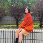 Rose Yu Instagram - 今天來採訪的記者姐姐是從小看我長大的 看到我幼兒園和姐姐的合照 再看到小學高年級和姐姐的合照 真的覺得緣分好奇妙喔~~ @xuxuwear #xuxuwear