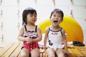 Rose Yu Instagram - 3歲的今天，我和朋友一起帶小孩子們去玩水 💦