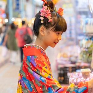 Rose Yu Instagram - 【像日本人遊沖繩，發現不一樣的沖繩🎉】很多女生去日本都會體驗和服穿著，但大家知道琉球的和服其實跟日本本島的和服其實很不一樣嗎？琉裝スタジオ ちゅら美人提供各式琉球傳統色彩跟圖案的和服👘及浴衣👘讓你現場挑選，全程將有專業服務人員協助著裝，輕鬆穿上經典日式服飾，搭配店內各式道具、髮飾，除了在店內提供場景🎎跟道具🎋可以拍照，也可以與家人朋友一同穿梭在牧志、國際通一帶，為難能可貴的旅途留下美好回憶。
另外，離國際街只有四公里路程的的『城紅型染工房』。是一家紅型染的老店舖（工房創業於1971年）。在這裏除了展示各式各樣的工藝品之外，來到這裡你還可以製作專屬於自己的紅型染，挑選喜愛的方案染上調料，不論是大人小孩皆宜👨‍👩‍👧‍👦（老師的中文超棒，他說很喜歡台灣超親切😘），留下在沖縄的美好回憶！
#KKday #RyukyuAmazingNight #Beokinawa #visitokinawa 🎊kkday【沖繩和服體驗】琉裝スタジオ ちゅら 美人和服浴衣租借體驗 https://partner.kkday.me/ciaociao/2772
🎊kkday【沖繩和服體驗】【沖繩傳統工藝・紅型染】體驗傳統的紅型染上色製作 https://partner.kkday.me/ciaociao/22008

@kkdaytw
@gusukubingata_okinawa