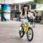 Rose Yu Instagram - 週末的腳踏車練習，喬已經可以騎10公尺了！轉彎跟持續的熟練度還是要再多多加強練習 😄