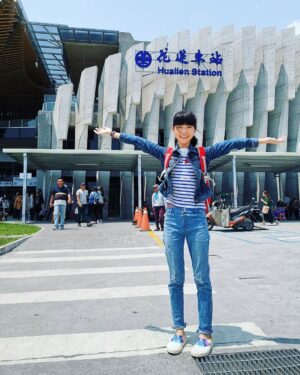 Rose Yu Instagram - 哇，三年沒來花蓮，花蓮車站都變漂亮了！！！😍