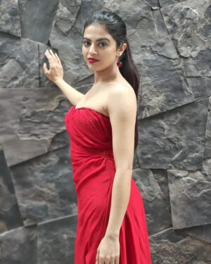 Roshni Sahota Instagram - Red Hot ❤️

Click: @naveenbabu_macherla_official 
#red #hot #dress #high #heels #hello #february #valentine #fever #promotions #movie #telugu #cinema #actor