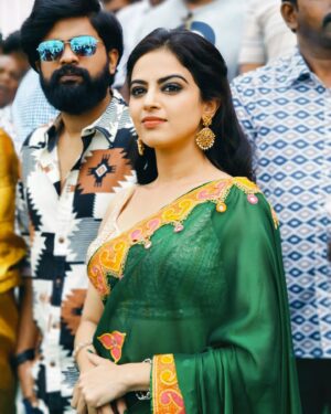 Roshni Sahota Instagram - Kanchipuram Murugan silk saree mall opening ceremony 🥰

Click: @hindustankalakendra_hkk 
#hyderabad #mall #opening #ceremony #celebrity #guest #roshnisahota #actress #telugu #cinema #event #saree #southindian #look