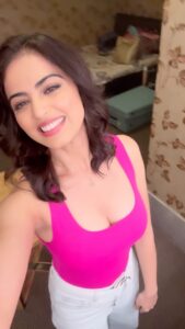 Actress Roshni Sahota HD Instagram Photos and Wallpapers November 2023