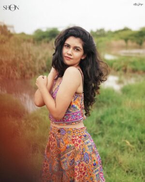 Roshni Singh Instagram - Another day, another glam 💋

.
#glam #alengeorgephotography #portrait #portraitphotography #shoots #modeling #makeuptransformation #vogue #vogueshots #glamour