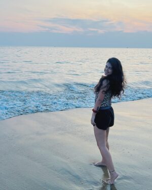 Roshni Singh Instagram - Amen to sunsets and beach vibes 🌊

.

.

.
#beachvibes #beachbabe #cherai