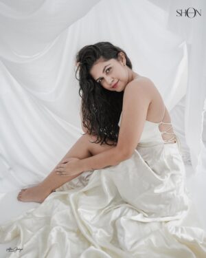 Roshni Singh Instagram - ethereal 💖

💄 @makeupbyshon_ 
📸 @aln_george_photography @aln_georgee 
👗 @studio_s_design_and_sew 

#alengeorgephotography #modellife #photoshoot #dreamy #ethereal_moods