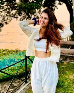 Roshni Singh Instagram - Golden hour 💛

📸 @austinjoseandrew 👻