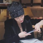 Rosina Lin Instagram - 我很高興與大家分享我人生中一個重要的里程碑 - 我正式進軍實驗室鑽石的世界！💎✨ 這是一段充滿興奮和決心的旅程，我非常感激大家一直以來的支持。 對我而言，這不僅僅是開創一個生意，更是挑戰自己去探索新的領域，突破界限，我一直熱衷於創新和創意。現在，我正在將這份熱情轉化為打造最精美的實驗室鑽石，這些鑽石不僅令人驚嘆，而且對所有欣賞真正優雅的人來說都是易於獲得的。近幾個月來，我一直與印度最優秀的拋光鑽石供應商展開討論，他們是世界上最大的拋光公司之一。🤝我希望創造出體現著永恆美麗本質的首飾，並融合現代元素，與今日挑剔的口味產生共鳴。新目標，新品牌，新開始～ @flourishan.diamond #富煜鉆 💪💪💪 #love