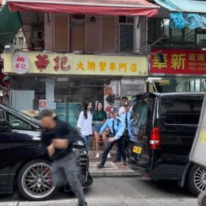 Rosina Lin Instagram - 今晚Wing出動喇，今次仲要喬裝捉賊，諗番呢場戲嘅拍攝真係唔容易，除咗因為天氣炎熱、時晴時雨之外，仲要跑街，真係非常消耗體能，拍完呢場戲對腳仲酸痛咗幾日；
真心覺得動作演員唔易做，要向佢哋致敬，btw 雷哥真係跑得好快呀，跑足五、六千米都追唔到你🤣 #逆天奇案2 #馬穎思