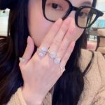 Rosina Lin Instagram – 近幾個月來，我除咗與印度最優秀的拋光鑽石供應商討論，同時，我也參觀了中國的幾家工廠，深入了解了他們的質量控制流程，確保我們在市場上的交付速度最快。
我深信，透過與印度最頂尖的供應商合作，以及對中國工廠的實地考察，我們將能夠確保產品質量的卓越，並實現在市場上的迅速反應。這不僅體現了我們對品質的堅持，也表明了我們對客戶的承諾，讓她們能夠以最優雅、最自信的方式展現自己。@flourishan.diamond