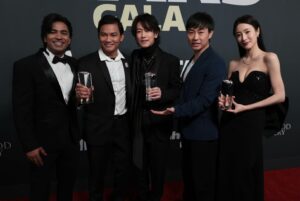 Rosina Lin Instagram - I'm honored to receive this award. 💝Congratulations to all the winners！🥂🎉#femalefilmmakeroftheyear  #StarsGala
#starsasianinternationalfilmfestival 

#佐藤健 #takerusatoh @sangipaiya #AnupamTripathi
@tonyjaaofficial 
 #陳虎