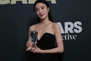 Rosina Lin Instagram - I'm honored to receive this award. 💝Congratulations to all the winners！🥂🎉#femalefilmmakeroftheyear  #StarsGala
#starsasianinternationalfilmfestival 

#佐藤健 #takerusatoh @sangipaiya #AnupamTripathi
@tonyjaaofficial 
 #陳虎