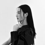 Rosina Lin Instagram - 演一個角色就會經歷一個人生⋯這幾個月都是卓慧雲的人生，身邊的人都覺得我帶住呢個角色嘅影子在生活中，時常情緒也似乎不太穩定，覺得生活上性格都變了，很愛笑的我也變得安靜，孤独，但我享受這個過程，還有一個月的拍攝，繼續努力⋯ #黑色月光 #卓慧雲 #年廿八洗邋遢 #拍完就會變返正常