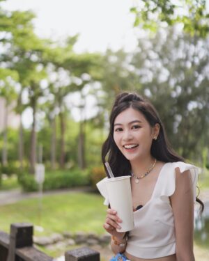 Rosita Kwok Instagram - 從來沒有想過會見到跟自己同名同姓的人 今晚見 

圖2的是 郭柏妍推介給我喝的 很好喝 謝 寶🥰