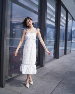 Rosita Kwok Instagram - Going where the wind blows 💨 

Wardrobe @myaleshia
