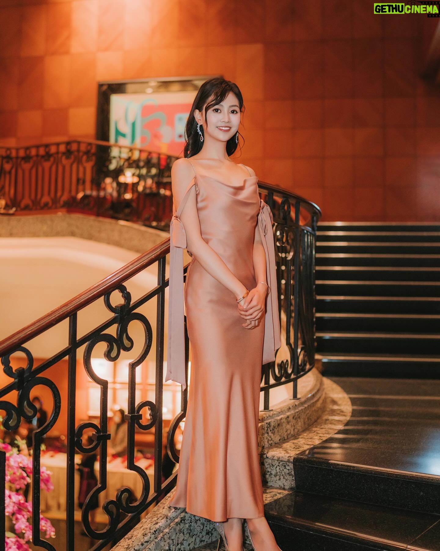 Rosita Kwok Instagram - Think good throughts and good will find you🤎 International Women's Day🩷 Hair @reallllll Makeup @renee_316 Rings & Earrings @apmmonaco @apmgirls_hk @apmgirls Gown @macheriebridalhk 📸 @raymond.a7c