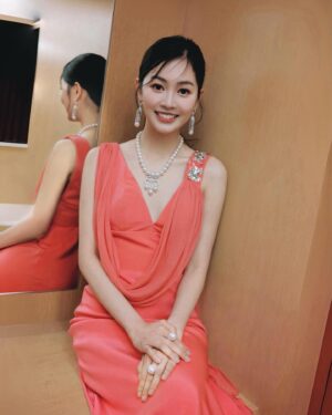 Rosita Kwok Instagram - Thank you for having me 🎀🎀🎀

@hktdclifestyle @hkcec 
Gown @dorianho @dorianho_official 
Hair & makeup @lamhiuting @hiutingmakeup 
Jewellery  WINGHANG
