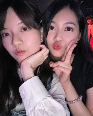 Rosita Kwok Instagram - 期間限定 女團 

謝謝大家收看 😭🙌🏻