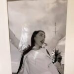 Rossy de Palma Instagram – Merci @lesinrocks 🎬 @maudtnd
1995 MonToutPremier @festivaldecannes 🖤
2000 MaToutePremiere #MonteDesMarches avec une robe signé par moi même au bras de Mon Cher @josegarciaoff #cannesfilmfestival #lesinrocks #rossydepalma #yeswecannes #vivelecinema #lavieenrossy #festivaldecannes