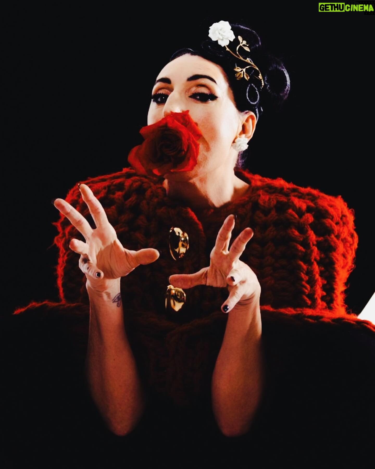 Rossy de Palma Instagram - Love @loewe RedCocoonCape by @jonathan.anderson & @andresgallardofficial CeramicFlowerJewelry together 🌹styled by @gabriella.norberg x @tarekmawad shooting for @hube.magazine by @ayafujitamakeup & @hikageyumiko thanks my Dears @safemgmt #rossydepalmapics