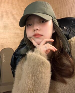 Rothy Instagram - 난 또 작업실 . 불태워부려 🔥