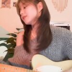 Rothy Instagram - 좋아하는 노래를 불러보았슴댜ㅑ 풀버전은 내일 6시 로시 유튜브💙 Mixed by. @0209_yejun @le_sserafim #LESSERAFIM#르세라핌 #SwanSong#Cover