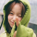 Rothy Instagram - ✨ 진지 대마왕 강주희. 이번엔 구구절절 쓰지 않겠다! 구시렁거리기엔 아직 삶이 아깝고도 멀다 거대한 것보단 작은 것도 바라보는 내가 되길 스쳐 지나가는 타인의 삶보다는 나 자신부터 돌아보길 후회 없는 한 해를 스스로 꾸려 나아가 보길 소망한다 그리고 저의 삶 속에서 항상 머물러주시는 여러분께 감사합니다 새해 복 많이 받으세요😎🙏💙 2023 잘가. 덤벼 2024.