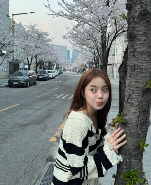 Rothy Instagram - 얘도 올릴래🌸
뿌염각.