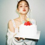 Rothy Instagram - 🎂 축하해 주신 모든 분들께 감사합니다 무뎌질법한 생일날이 매년마다 선물같고 이번에도 최고로 행복한 스물다섯의 하루였습니다 사랑합니다💙