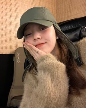 Rothy Instagram - 난 또 작업실 . 불태워부려 🔥