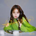 Rothy Instagram – 어느덧 벌써 로시의 이름으로 여러분께 인사드리는 시간이 6년이나 흘렀네요 참.. 뭐랄까요 피부로 와닿는 건 크게 없었어요 사실.. 저는 하고 싶은 노래를 불렀을 뿐이거든요 아직 많이 모자라고 목마르기도 하고요..ㅎ 

돌이켜보면 많은 음원과 모습으로 인사를 드렸네요 ! 그리고 많은 사랑과 응원의 메세지도 받았구요.. 또한 로시로 활동하며 함께 도와주신 모든 분들께도 감사인사를 전하고 싶습니다 저 혼자 이룰 수 있는 건 없어요 다 도와주시고 함께해 주시는 분들 덕분이라고 생각합니다

음악인으로, 앞으로 음악이라는 포괄적인 장르를 나 자신으로서 꾸며나아가고 싶은 저는 아직 많이 더디고 많은 노력과 인내가 더해져야 한다고 요즘 느껴요 그래서 그런지 지금의 6년이 소중하면서도 참으로도 적은 숫자라고 느껴져요..

그러니 여러분!! 다들 이 숫자에 놀라지 마시고! 앞으로도 여러분들에게 음악으로 또는 로시의 모습으로 공감과 소박하면서도 흘러가는 웃음을 드리고 싶어요 !! 

축하해 주신 모든 분들 감사드리고 앞으로 저희의 정해지지도 않은 또 어디로 흘러갈지 모를 험난한 길 , 그리고 그끝에 이유가 있을 그 길을 함께 헤쳐 나아가 보아요 그리고 마지막으루!! 블루밍 사랑합니다😎✨💙