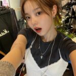 Rothy Instagram - ✨ 사진 골라달라 했는데 다 올리기 (답정너) 나 뭐했게 🙊💙