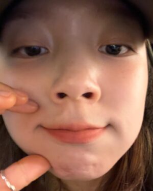 Rothy Instagram - 난 또 작업실 . 불태워부려 🔥