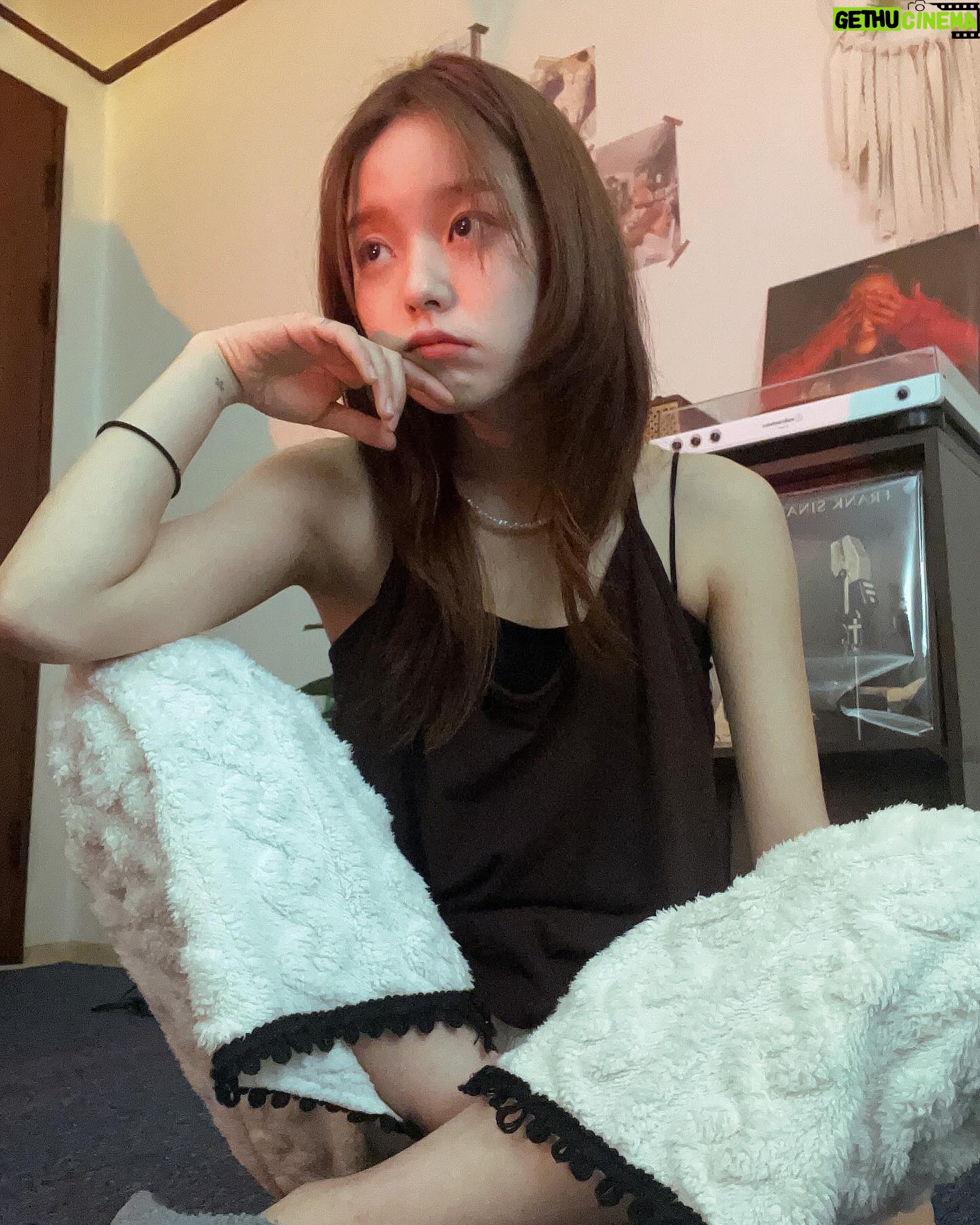 Rothy Instagram - 몸이 점점 다시 살아나는중!_! 블루밍 아프지마 ㅜㅜ 내가 대신 아플게😭💙