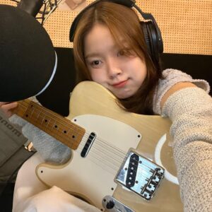 Rothy Instagram - 예뻐. 내 기타.
