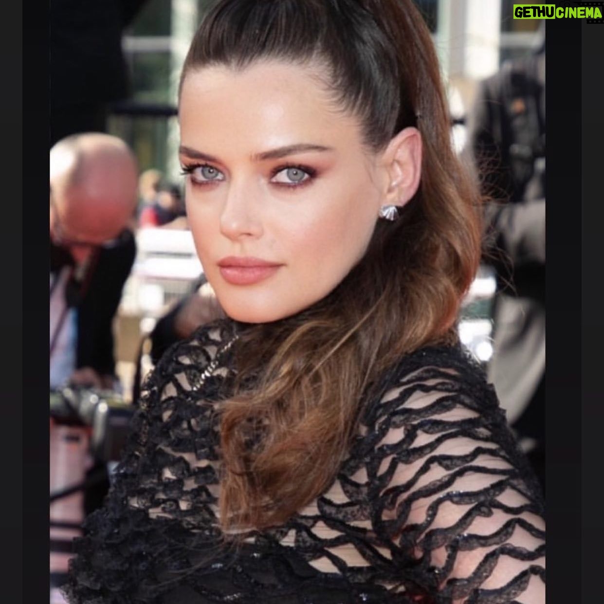 Roxane Mesquida - 2.4K Likes - Thank you @valentino.beauty @maisonvalentino and @lorealparis for making me feel beautiful and sexy 6 months pregnant 🥰 #stylist @ilya.vanzato #makeup @ludoviccadeo #hair @fabbhairdresser @packbackage ❤️ @edouardsiney @tedcerou #queerpalm @queer_palm