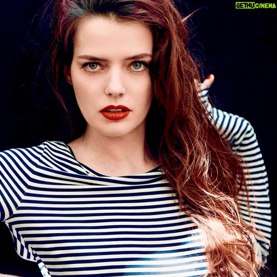 Roxane Mesquida - 2K Likes - Oui je suis à nouveau Parisienne... 🚬🍷 The only 2 emojis to represent Paris are a cigarette and a glass of red wine... I don’t smoke or drink! I want an Eiffel Tower emoji!!! 🙄 #paris #sofrench Picture by #ericguillemain #makeup @lauramercier by @sabrinabmakeup #hairstylist @giocampora #stylist @amarsana_style @2bmanagement