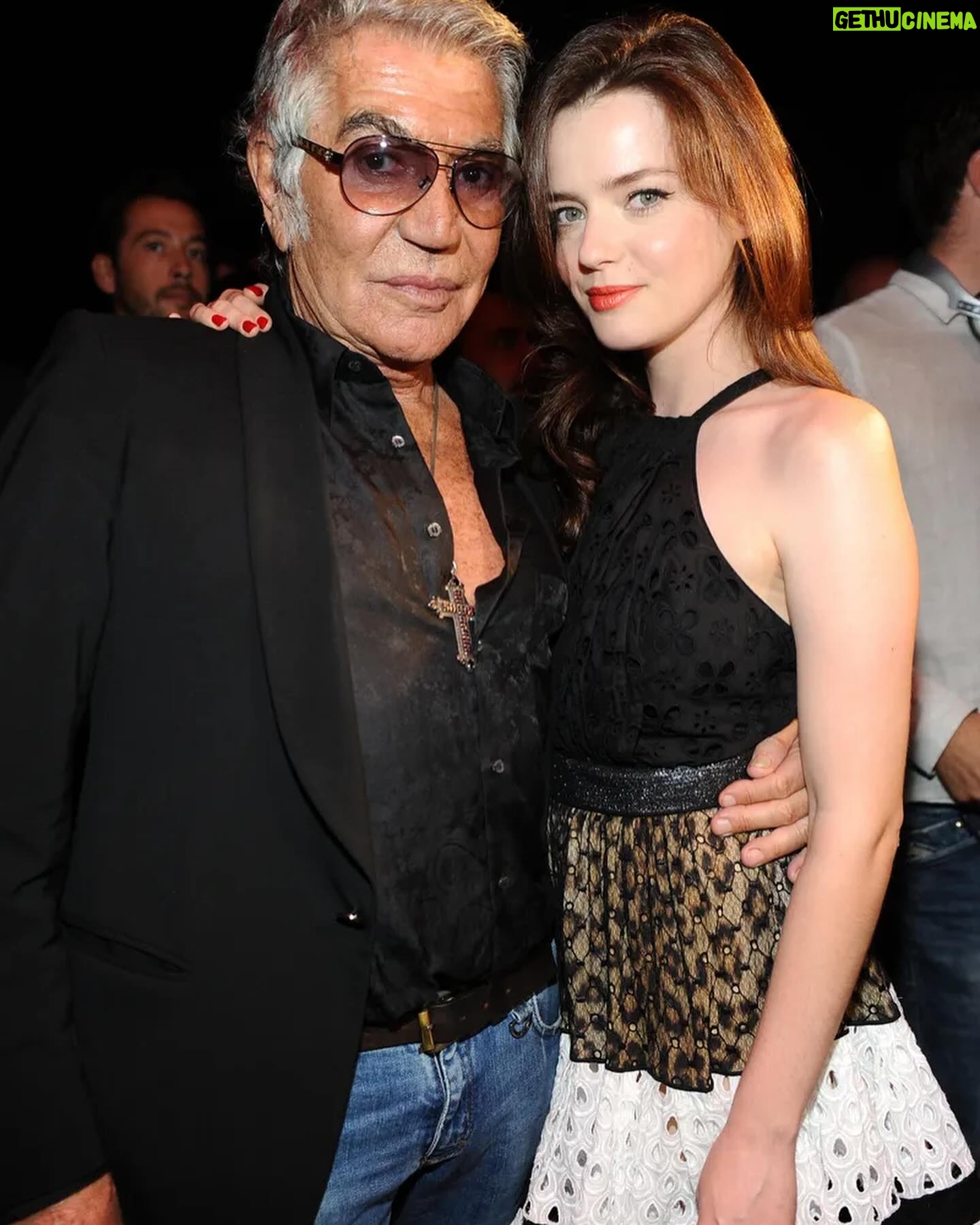 Roxane Mesquida - 2.6K Likes - Roberto cavalli 🤍
I’ve had the opportunity to wear some of his amazing dresses @roberto_cavalli