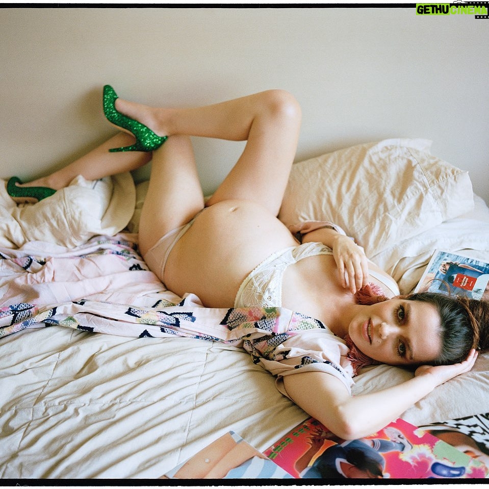 Roxane Mesquida - 3.4K Likes - One week left to go! 🤗🤰💓 👠 @jeromecrousseau 📷 by @maryrozzi #38weeks #babyboy
