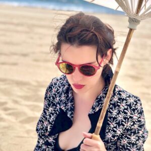 Roxane Mesquida Instagram - Enjoying the day at the beach wearing @bonpoint sunglasses and @Miumiu dress 👗🕶 💕 thank you @iris.jean for the picture 🙏 😘😘😘 @marie_nahon